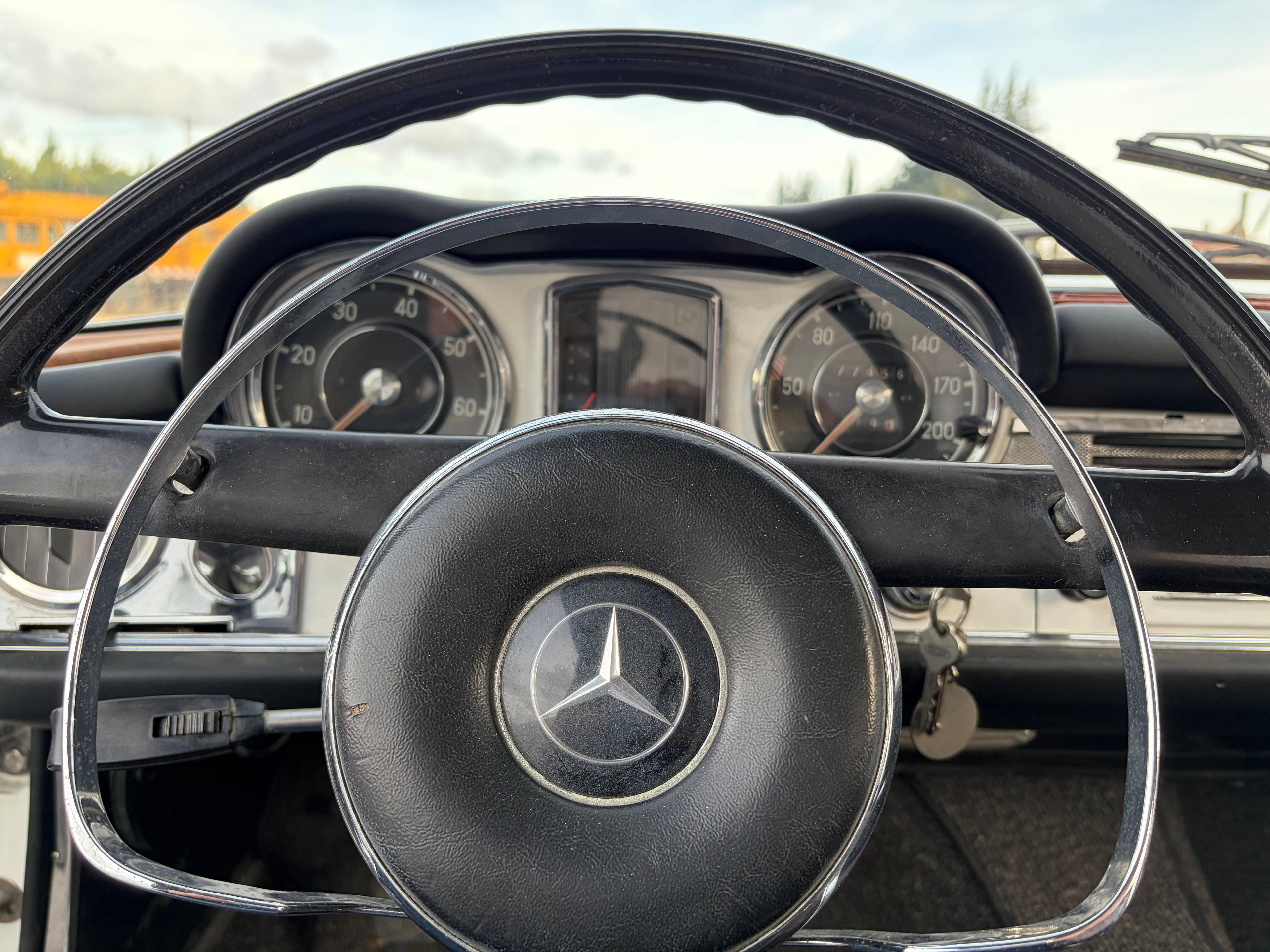 MERCEDES-BENZ SL