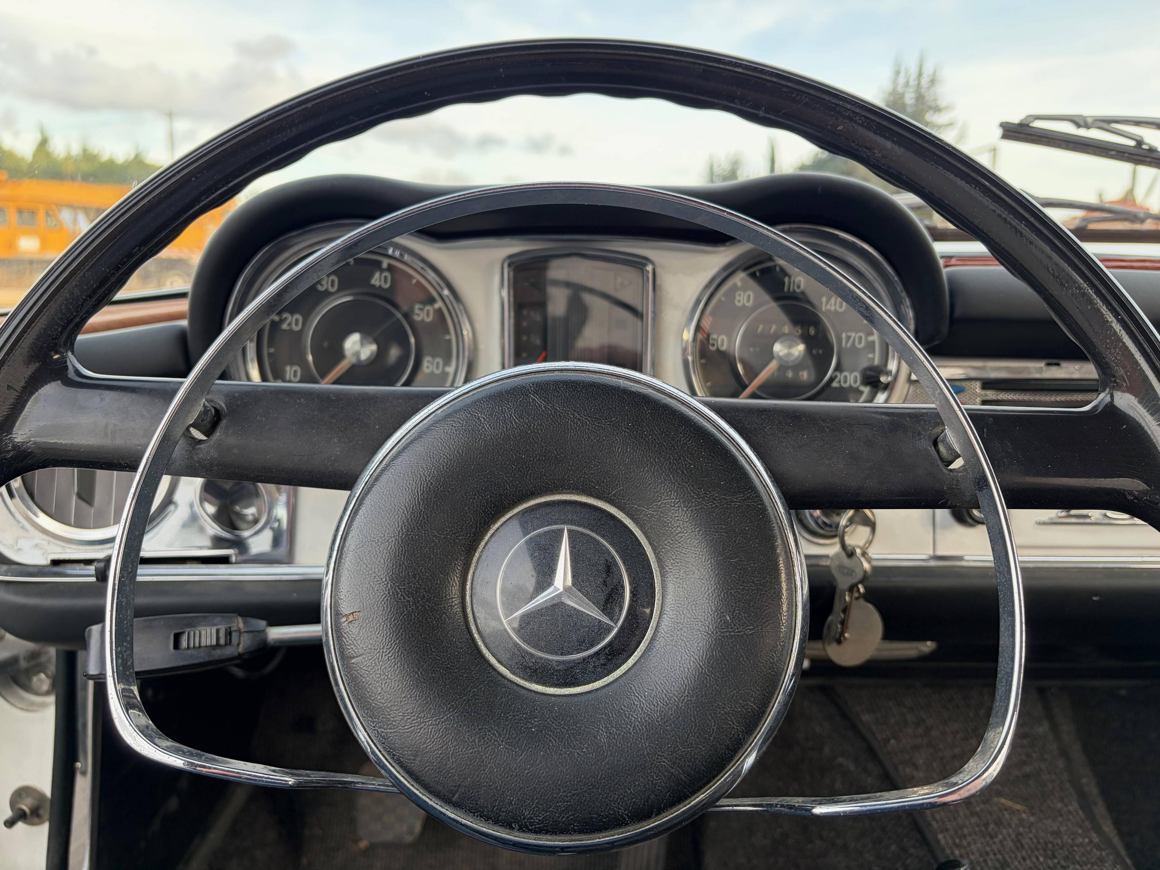 MERCEDES-BENZ SL