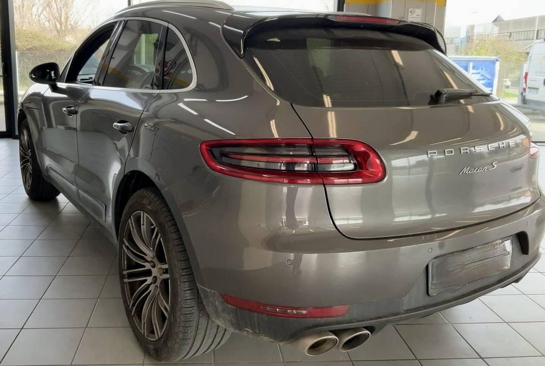 PORSCHE MACAN