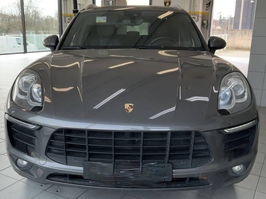 PORSCHE MACAN